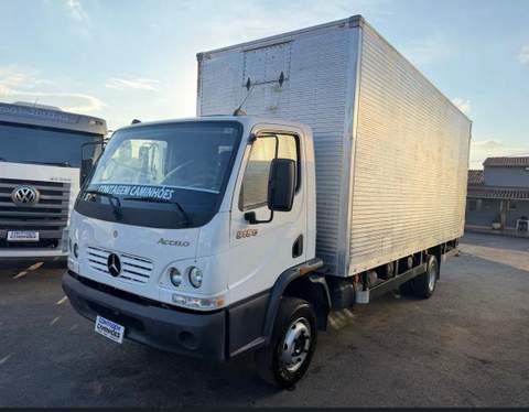 Caminhão MB Accelo 915 2009 Baú Chapeado 6,20m - Raridade