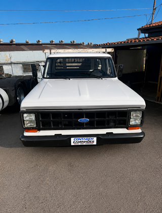 Caminhão Ford F-2000 1981 MWM Diesel 5 Marchas | Carroceria de Madeira | Excelente Estado — foto 2 do anúncio na Contagem Caminhões