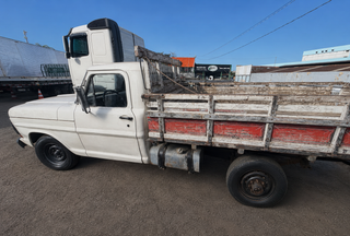 Caminhão Ford F-2000 1981 MWM Diesel 5 Marchas | Carroceria de Madeira | Excelente Estado — foto 8 do anúncio na Contagem Caminhões
