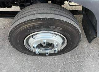 Caminhão Mercedes-Benz Accelo 815 2016 com Carroceria, Ar-Condicionado e 172.000 km — foto 5 do anúncio na Contagem Caminhões