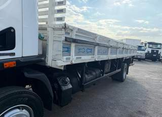 Caminhão Mercedes-Benz Accelo 815 2016 com Carroceria, Ar-Condicionado e 172.000 km — foto 7 do anúncio na Contagem Caminhões