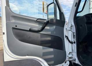 Caminhão Mercedes-Benz Accelo 815 2016 com Carroceria, Ar-Condicionado e 172.000 km — foto 9 do anúncio na Contagem Caminhões