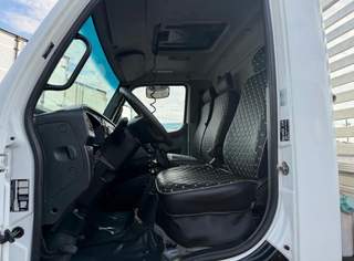 Caminhão Mercedes-Benz Accelo 815 2016 com Carroceria, Ar-Condicionado e 172.000 km — foto 10 do anúncio na Contagem Caminhões