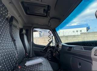 Caminhão Mercedes-Benz Accelo 815 2016 com Carroceria, Ar-Condicionado e 172.000 km — foto 15 do anúncio na Contagem Caminhões