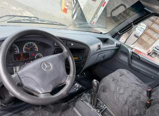 Caminhão Mercedes-Benz Accelo 1016 2013 6x2 Truck com Baú 6,50m — foto 4 do anúncio na Contagem Caminhões