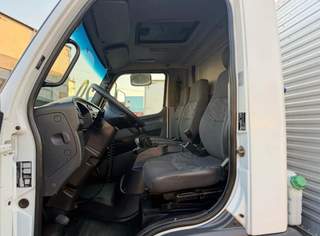 Caminhão Mercedes-Benz Accelo 815 2020 Único Dono Carroceria com Casinha Passageiro — foto 8 do anúncio na Contagem Caminhões