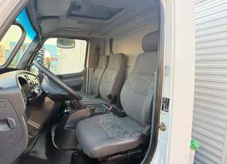 Caminhão Mercedes-Benz Accelo 815 2020 Único Dono Carroceria com Casinha Passageiro — foto 9 do anúncio na Contagem Caminhões