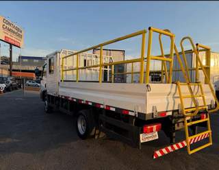 Caminhão Mercedes-Benz Accelo 815 2020 Único Dono Carroceria com Casinha Passageiro — foto 18 do anúncio na Contagem Caminhões