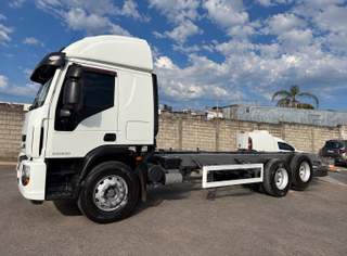 Caminhão Iveco Tector 240E30 2019 6x2 Automático Teto alto 300CV — foto 3 do anúncio na Contagem Caminhões