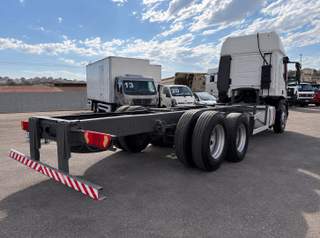 Caminhão Iveco Tector 240E30 2019 6x2 Automático Teto alto 300CV — foto 7 do anúncio na Contagem Caminhões