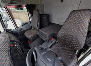 Caminhão Iveco Tector 240E30 2019 6x2 Automático Teto alto 300CV — foto 10 do anúncio na Contagem Caminhões