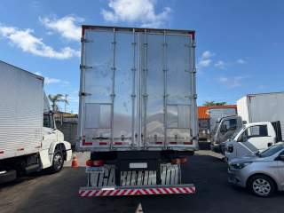 Caminhão MB Atego 3030 2023 Bitruck 8x2 Automático Teto Alto com Baú 9,50m — foto 10 do anúncio na Contagem Caminhões
